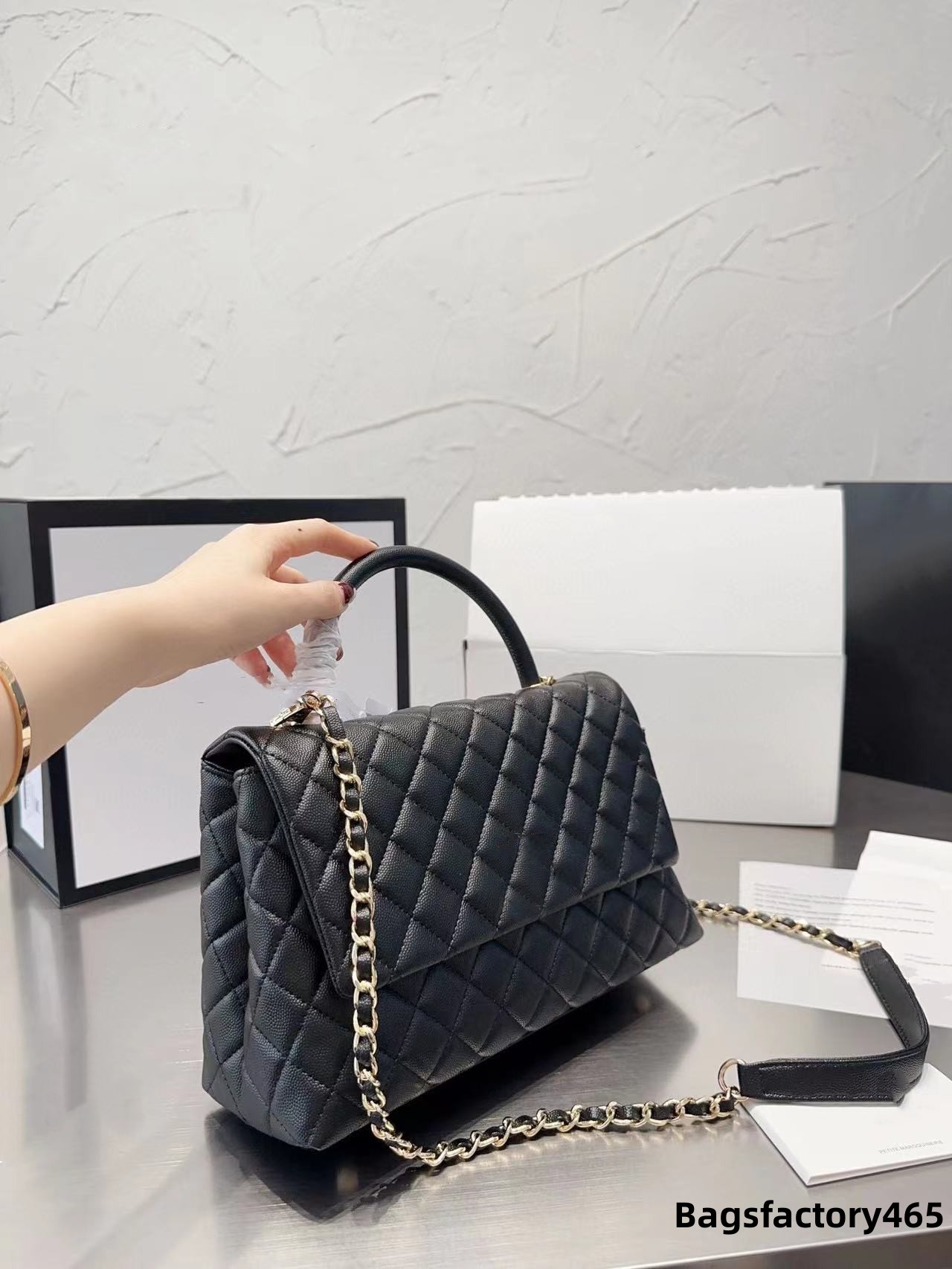Classic Top Handle Totes COCO Tote Bag Designer Mini Handbags Caviar Calf Leather Quilted Plaid Chain Single Flap Selzburg Luxury Crossbody Outdoor Sacoche Wallet, Black with red handle 28cm
Classic Top Handle Totes COCO Tote Bag Designer Mini Handbags Caviar Calf Leather Quilted Plaid Chain Single Flap Selzburg Luxury Crossbody Outdoor Sacoche Wallet, Black with red handle 28cm