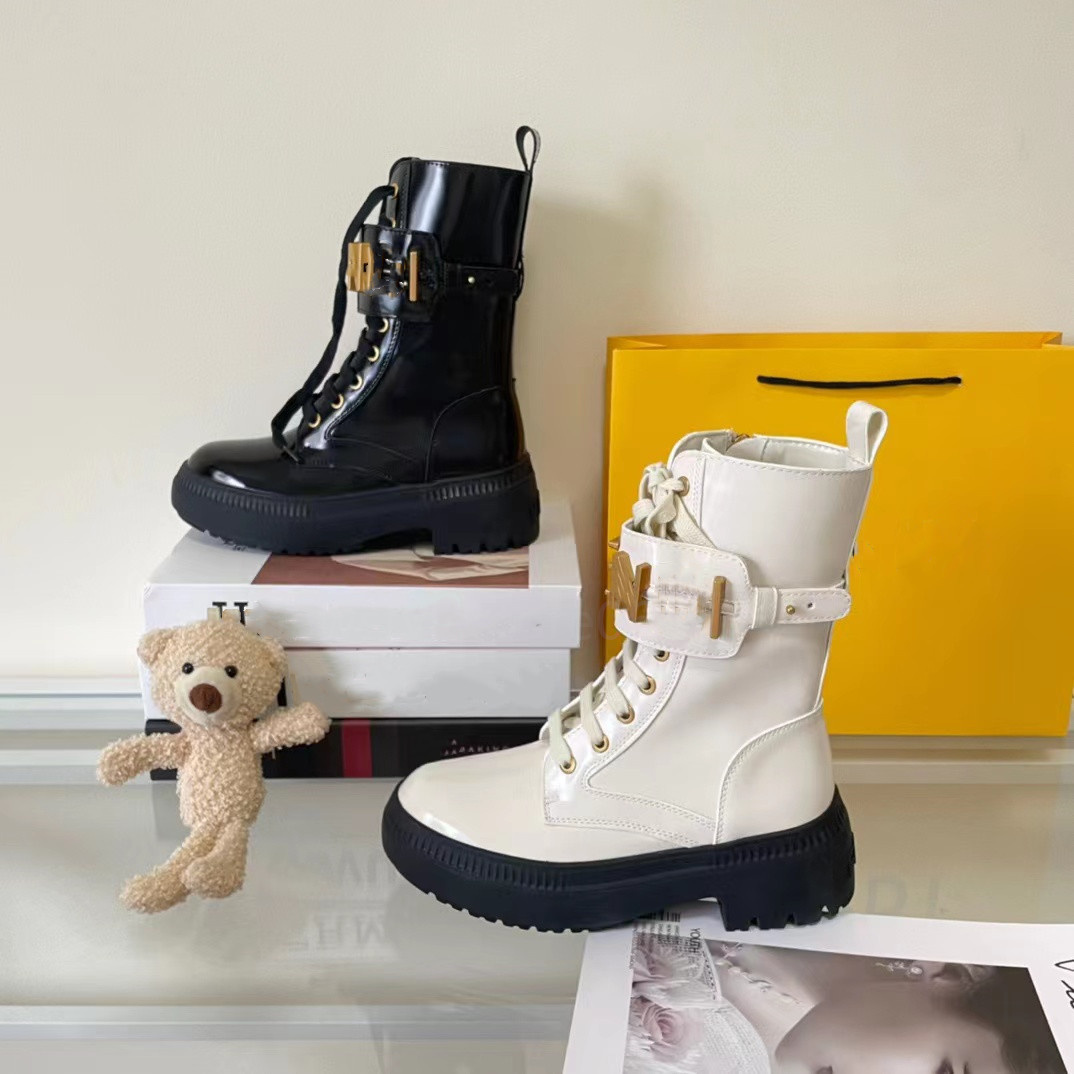 Women Designer Boots High Heels Ankle Boot Interlocking F Platform Real shoes Winter Fall Martin Leather Lace-up Winter Rubber lug sole
Women Designer Boots High Heels Ankle Boot Interlocking F Platform Real shoes Winter Fall Martin Leather Lace-up Winter Rubber lug sole