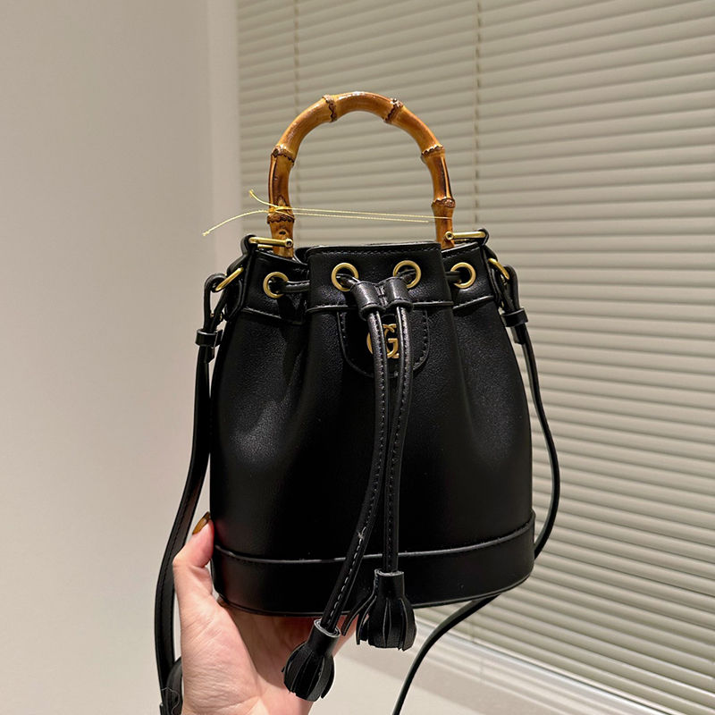 Designers Classic Diana Bamboo Handle Totes Bucket Bag Italy Brand Women Genuine Leather Handbags Fashion Lady Shoulder Bag Luxury Designer Crossbody Bags, Black
Designers Classic Diana Bamboo Handle Totes Bucket Bag Italy Brand Women Genuine Leather Handbags Fashion Lady Shoulder Bag Luxury Designer Crossbody Bags, Black