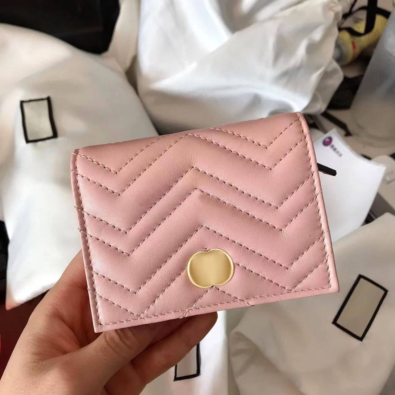 fashion luxury Wallets Metal logo jj Key Wallet card holders Genuine Leather men Women Luxurys designer Coin purses holder Interior Slot Clutch Short Square Cover, Pink
fashion luxury Wallets Metal logo jj Key Wallet card holders Genuine Leather men Women Luxurys designer Coin purses holder Interior Slot Clutch Short Square Cover, Pink