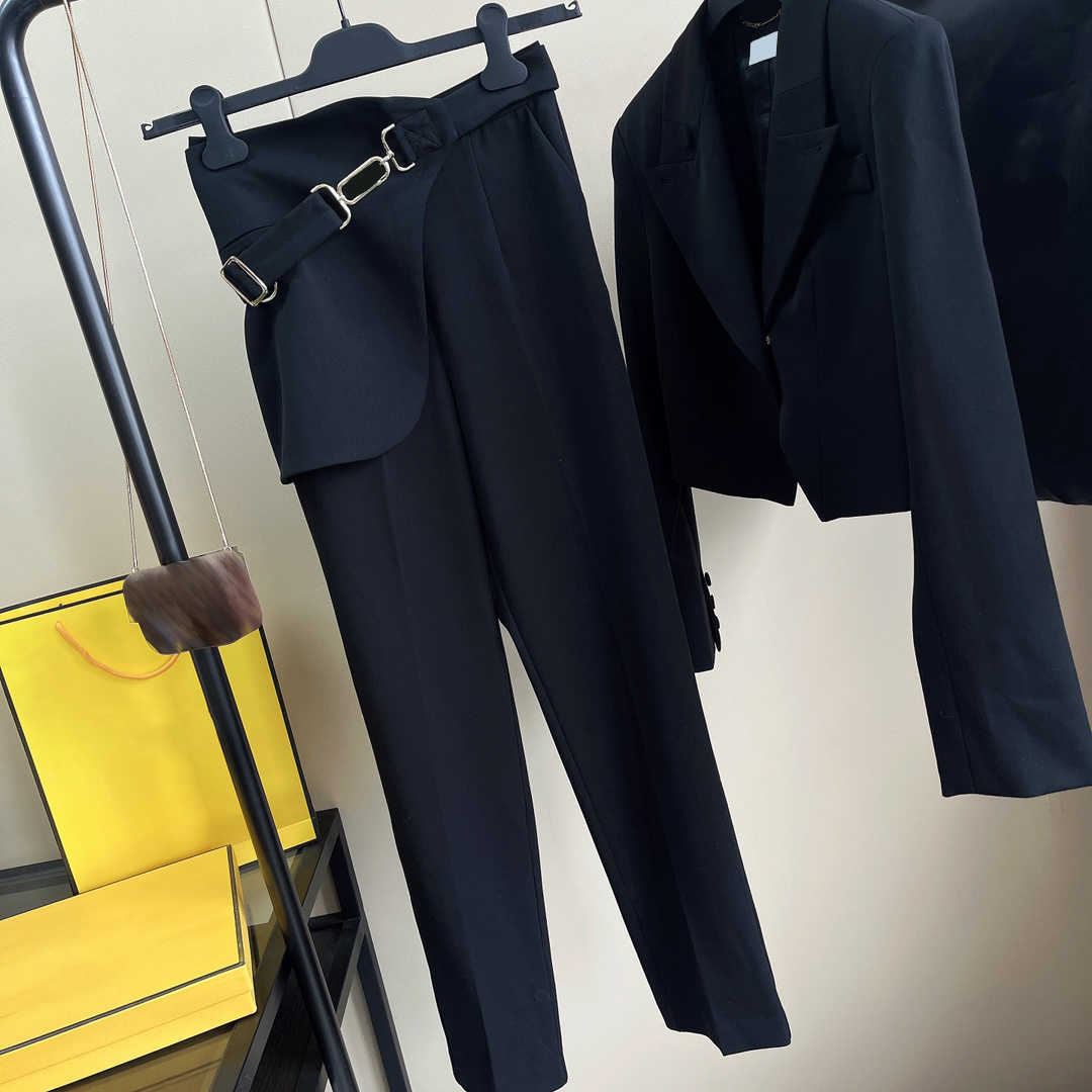 Women Pants Zippered High Waists Straight Slim Trouser Twill Fabric Temperament Waist Cover Design Fashion Pant Designer Joker Woman Wear
Women Pants Zippered High Waists Straight Slim Trouser Twill Fabric Temperament Waist Cover Design Fashion Pant Designer Joker Woman Wear