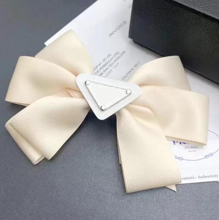 P Style Women Letter Triangle Bowknot Hairpin Party Hair Accessories Girls Children Bow Designer Hair Clips Princess Spring Clip Barrette
P Style Women Letter Triangle Bowknot Hairpin Party Hair Accessories Girls Children Bow Designer Hair Clips Princess Spring Clip Barrette