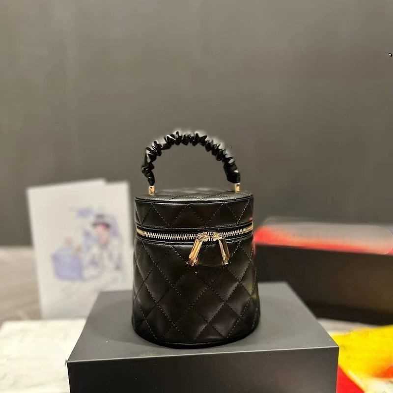 Bag Wallets CC Luxury Designer bags fashionbags womens handbags black handbag crossbody Classic quilted cylinder sling buckets bag women, Empty box
Bag Wallets CC Luxury Designer bags fashionbags womens handbags black handbag crossbody Classic quilted cylinder sling buckets bag women, Empty box