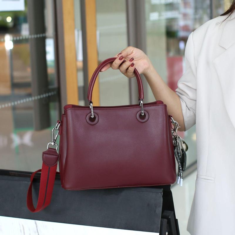 Evening Bags High Quality Women 2023 Winter Fashion Versatile Handheld Women's Advanced Sense Tote Large Capacity Shoulder, Black
Evening Bags High Quality Women 2023 Winter Fashion Versatile Handheld Women's Advanced Sense Tote Large Capacity Shoulder, Black