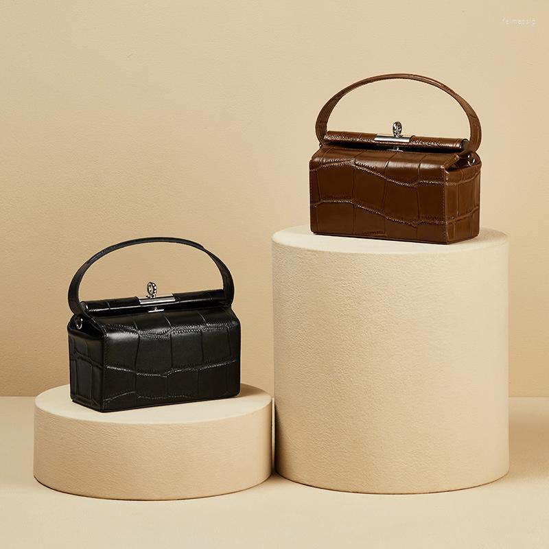 Evening Bags High Quality Leather Women's Top Layer Cowhide Minority Design Messenger Commuter Portable Box Single Shoulder, Black
Evening Bags High Quality Leather Women's Top Layer Cowhide Minority Design Messenger Commuter Portable Box Single Shoulder, Black