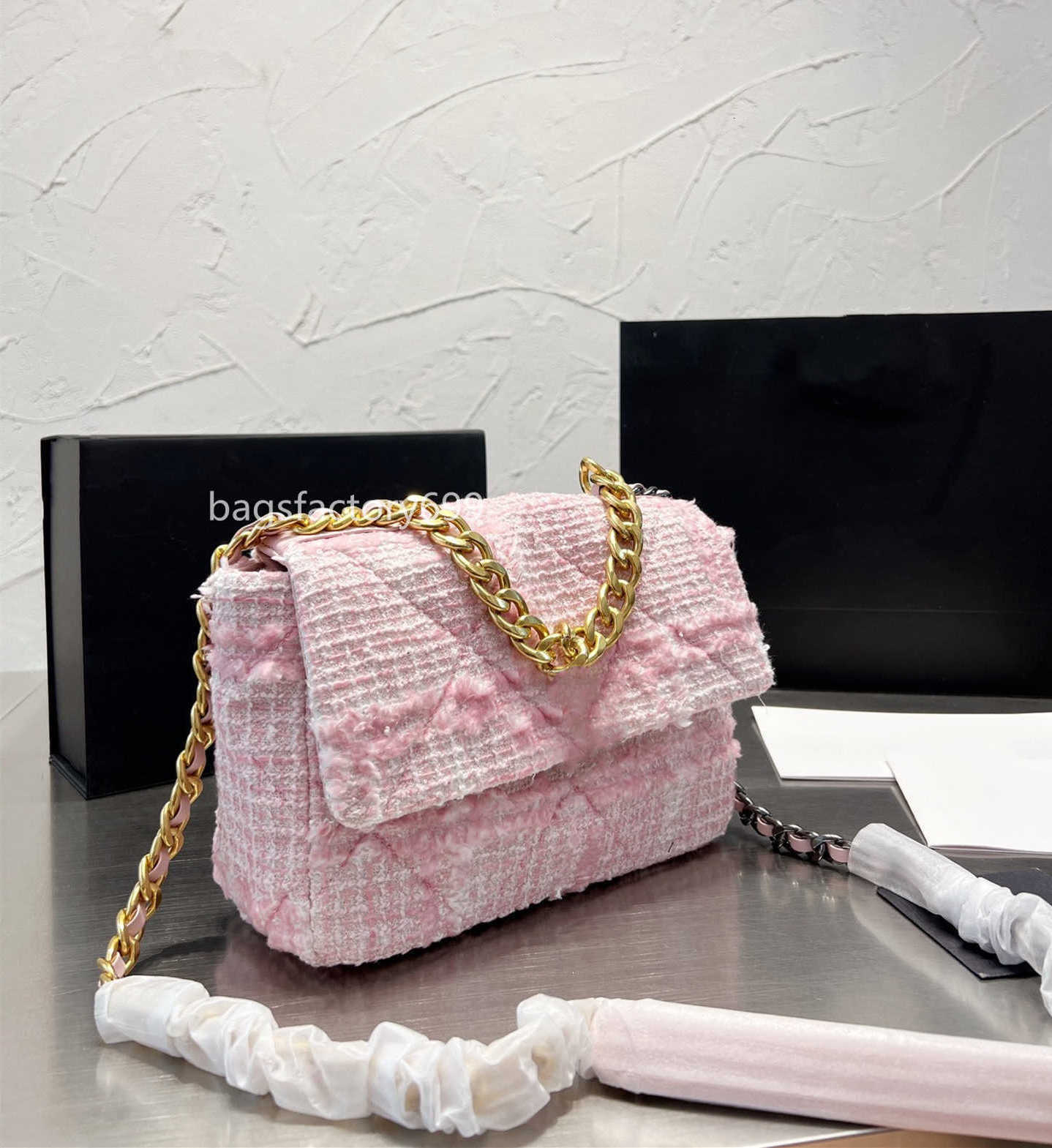 CC Bag Wallets 19 Series Womens Classic Tweed Quilted Bags 6 Colors Gold Chain Totes Crossbody Shoulder Luxury Designer Large Capacity Outdo, Box
CC Bag Wallets 19 Series Womens Classic Tweed Quilted Bags 6 Colors Gold Chain Totes Crossbody Shoulder Luxury Designer Large Capacity Outdo, Box