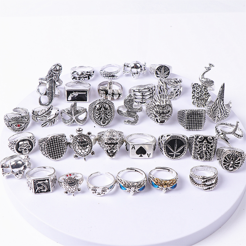 Band Rings Rings 50pcs lot Punk Gothic Snake Owl Skull Animal Silver Plated For Women Men Mix Style Vintage Jewelry Party Gifts 221206
Band Rings Rings 50pcs lot Punk Gothic Snake Owl Skull Animal Silver Plated For Women Men Mix Style Vintage Jewelry Party Gifts 221206