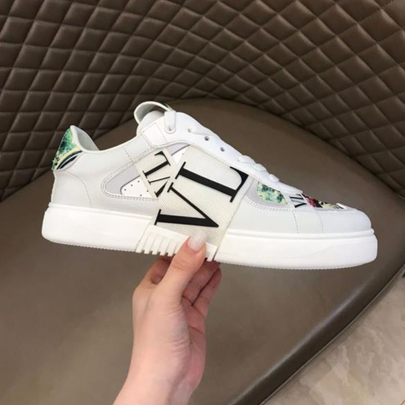 Designer brand men's and women's casual shoes sports fashion flower leather patchwork low-cut runway thick-soled wedge shoes round head lace-up sneakers, Sky blue
Designer brand men's and women's casual shoes sports fashion flower leather patchwork low-cut runway thick-soled wedge shoes round head lace-up sneakers, Sky blue