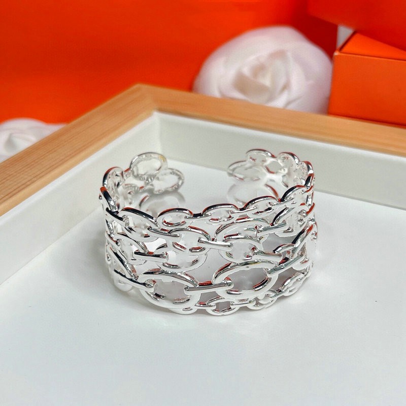charm hollow H bracelet Wide big Silver horseshoe cuff bangle Open size birthday gift
charm hollow H bracelet Wide big Silver horseshoe cuff bangle Open size birthday gift
