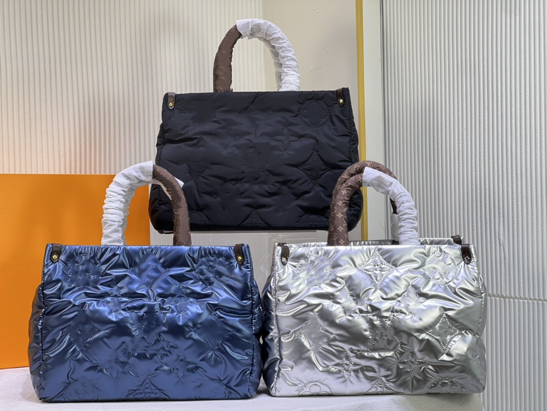 HH 2022 Winter ONTHEGO MM GM Totes Bags Cotton Two Handle Handbag Padded Nylon Monograms Motif Long Strap Shoulderbag On The Go M21053 M21069 Designer Pillow Bag, #6 m21069 34x 26 x 15 cm
HH 2022 Winter ONTHEGO MM GM Totes Bags Cotton Two Handle Handbag Padded Nylon Monograms Motif Long Strap Shoulderbag On The Go M21053 M21069 Designer Pillow Bag, #6 m21069 34x 26 x 15 cm