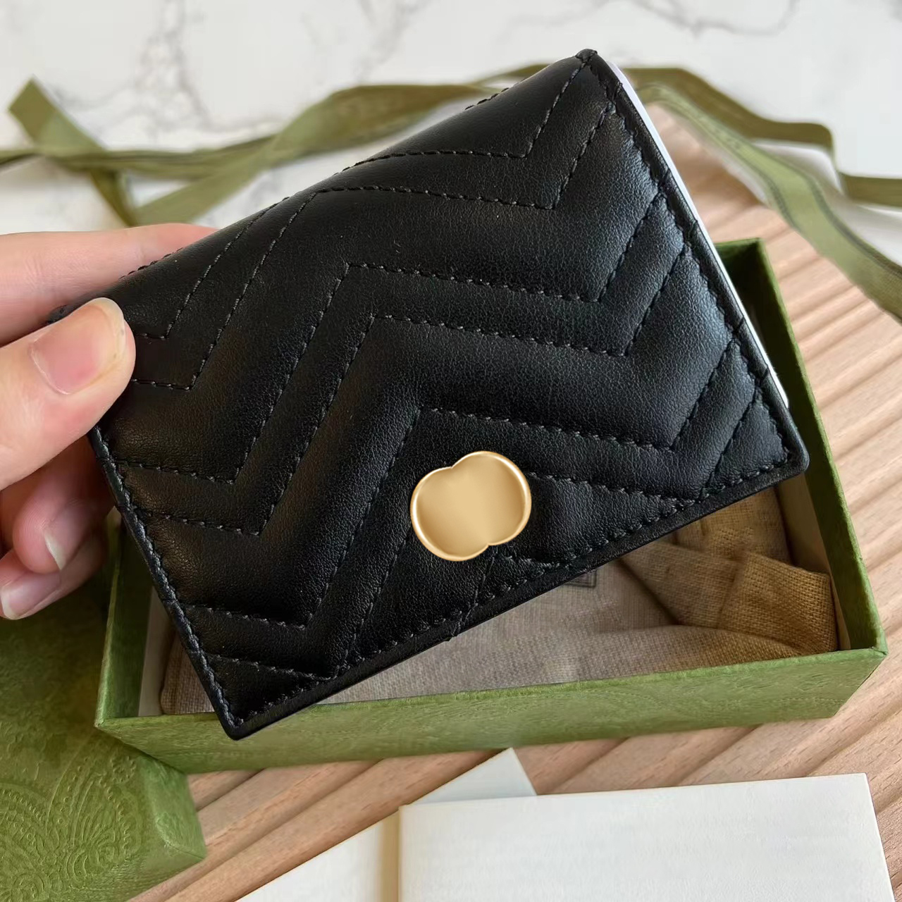 luxury Genuine Leather Wallets Luxury designer card holders men Women fashion small Coin purses holder Interior Slot Clutch Wallet Key Short Square Cover handbags, Carton
luxury Genuine Leather Wallets Luxury designer card holders men Women fashion small Coin purses holder Interior Slot Clutch Wallet Key Short Square Cover handbags, Carton