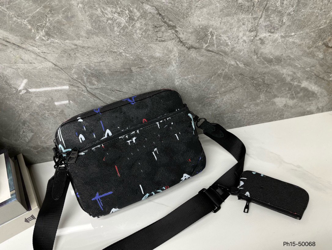 26cm Fashion Designers Mens Man Bag Latest Arrival Crossbody Bags Leather Three-in-one Shoulder Bags Luxurys Messenger Classic Purses Wholesale Price Concession, Box
26cm Fashion Designers Mens Man Bag Latest Arrival Crossbody Bags Leather Three-in-one Shoulder Bags Luxurys Messenger Classic Purses Wholesale Price Concession, Box