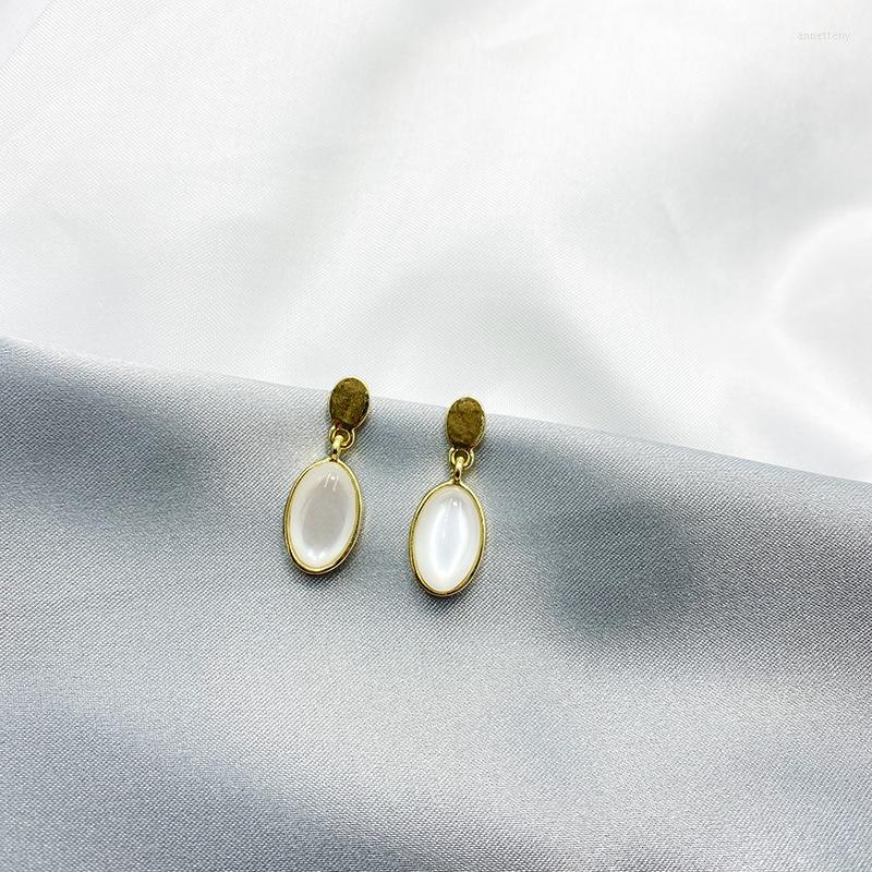 Backs Earrings Temperament Retro White Oval Stone Clip On No Piercing Fashion Simple Water Drop Small Opal Ear Hole
Backs Earrings Temperament Retro White Oval Stone Clip On No Piercing Fashion Simple Water Drop Small Opal Ear Hole