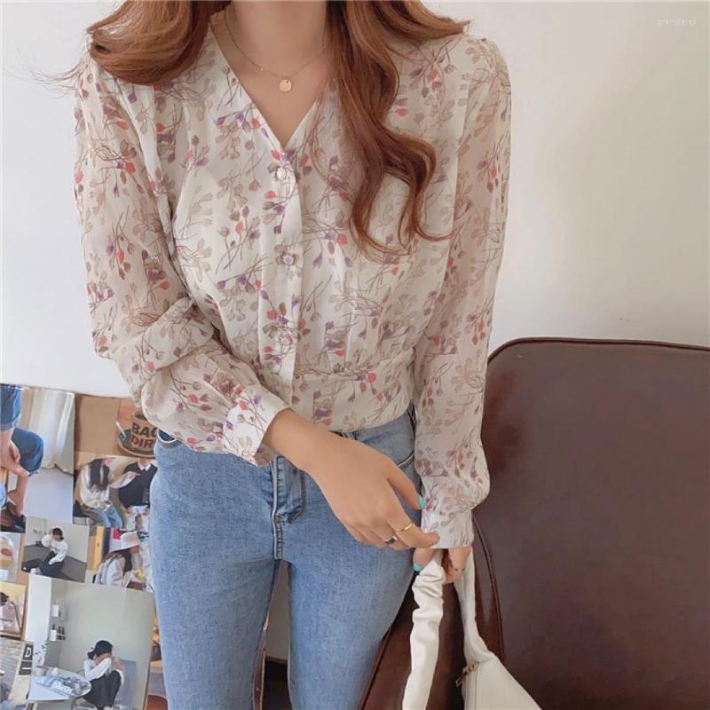 Women' Blouses Korean Literary Style Floral Women Shirt V-neck Long Sleeve Pearl Buttons Translucent Summer Spring Lady Blusas Mujer 2022, Picture shown
Women' Blouses Korean Literary Style Floral Women Shirt V-neck Long Sleeve Pearl Buttons Translucent Summer Spring Lady Blusas Mujer 2022, Picture shown