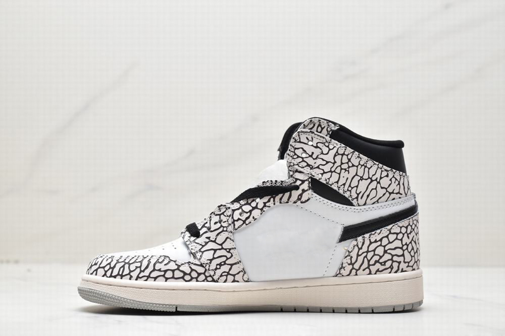 With Box 1 High White Cement Basketball Shoes Men Women Grey Black White 1s Sneaker
With Box 1 High White Cement Basketball Shoes Men Women Grey Black White 1s Sneaker
