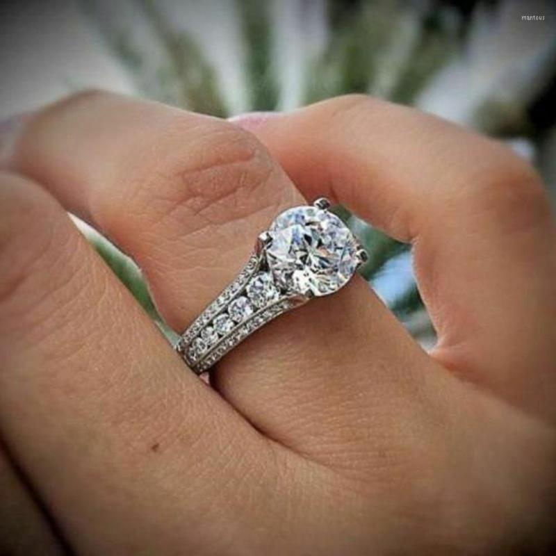 Wedding Rings CAOSHI Shine Chic Proposal Ring Women Delicate Luxury Bands With Dazzling Zirconia Fashion Female Engagement Accessories
Wedding Rings CAOSHI Shine Chic Proposal Ring Women Delicate Luxury Bands With Dazzling Zirconia Fashion Female Engagement Accessories