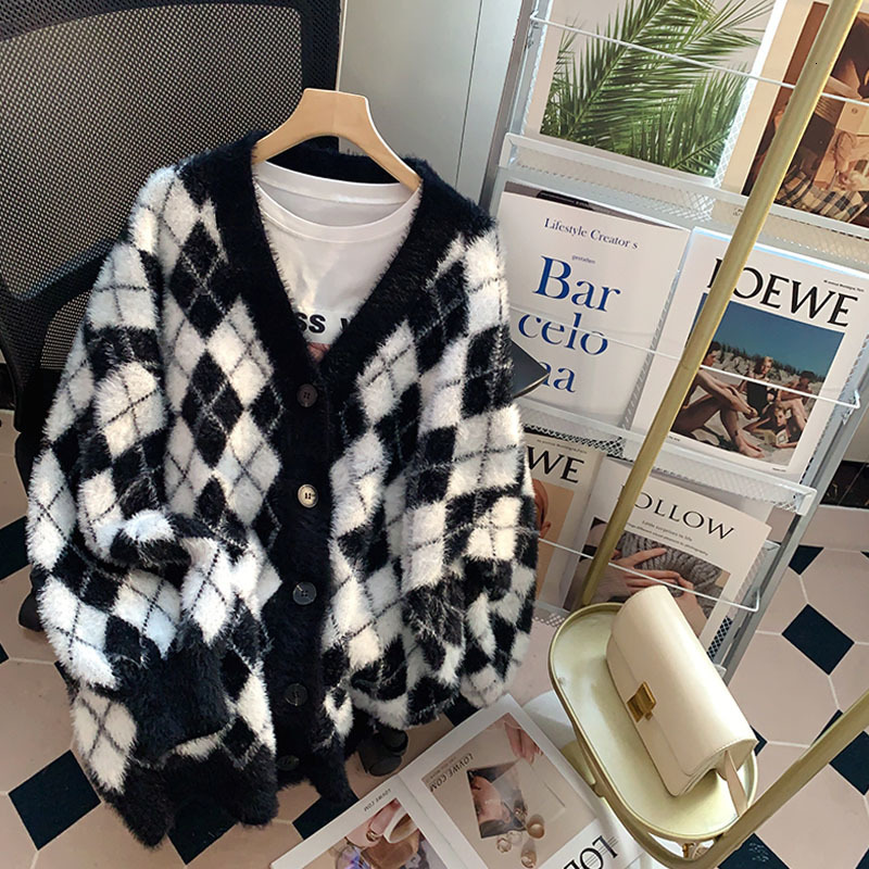 Women Knits Tees High Quality Faux Mink Cashmere Sweaters Overszied Autumn Winter Long Sleeve Plaid Cardigan Knitted Jackets 221206, Black
Women Knits Tees High Quality Faux Mink Cashmere Sweaters Overszied Autumn Winter Long Sleeve Plaid Cardigan Knitted Jackets 221206, Black