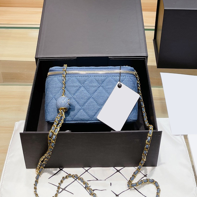2022Ss Womens Denim Box Vanity Designer Bags Blue Ball Adjustable Shoulder Strap Card Holder Mini/Small Cosmetic Gold Hardware Crossbody Purse Handbags 18C/12C
2022Ss Womens Denim Box Vanity Designer Bags Blue Ball Adjustable Shoulder Strap Card Holder Mini/Small Cosmetic Gold Hardware Crossbody Purse Handbags 18C/12C