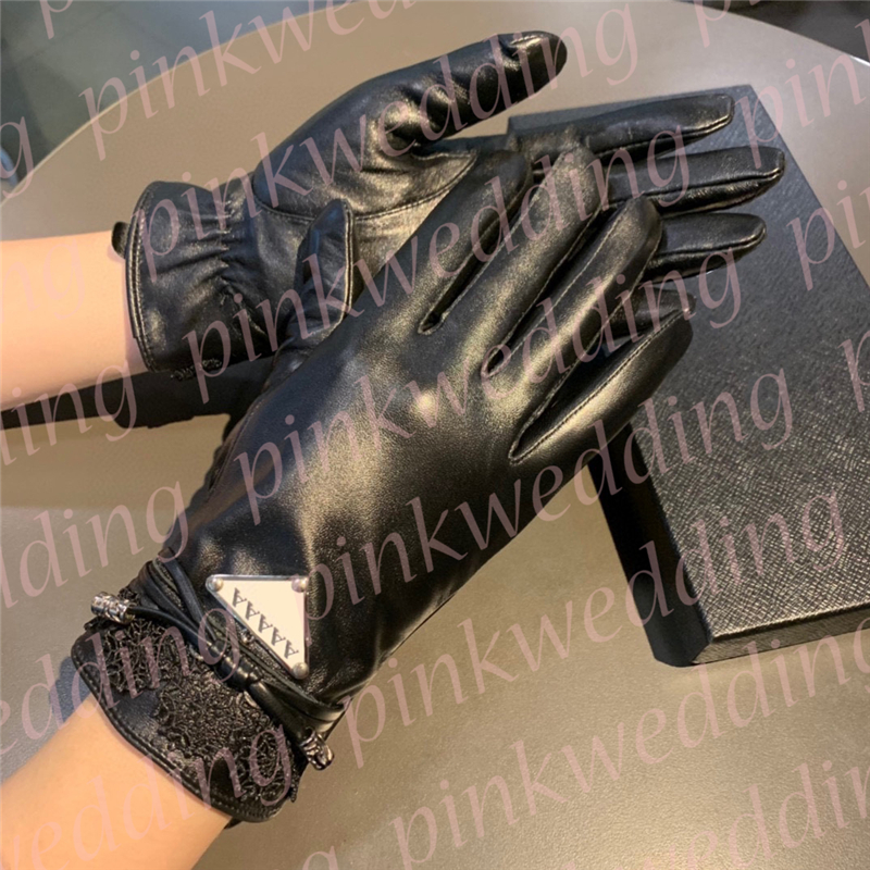 Winter Leather Gloves Women Outdoor Mitten Fashion Warm Plush Touch Screen Mittens Letter Triangle Gloves
Winter Leather Gloves Women Outdoor Mitten Fashion Warm Plush Touch Screen Mittens Letter Triangle Gloves