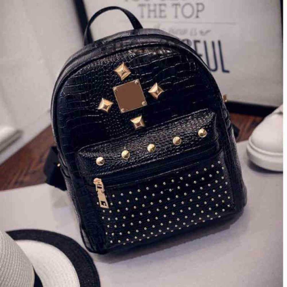 Designer Bag Leather Backpack Mens Woman Vintage Fashion Luxurious Mini Black Gold Leisure Pu Small Backpack Crocodile Rivet Female Bag L8.66in W5.11in H9.44in
Designer Bag Leather Backpack Mens Woman Vintage Fashion Luxurious Mini Black Gold Leisure Pu Small Backpack Crocodile Rivet Female Bag L8.66in W5.11in H9.44in