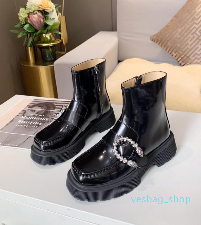 Interlocking Black chunky platform flats combat Boots low heel lace-up booties leather chains logo buckle women luxury 552 shoes factory Footwear 0413, 12
Interlocking Black chunky platform flats combat Boots low heel lace-up booties leather chains logo buckle women luxury 552 shoes factory Footwear 0413, 12