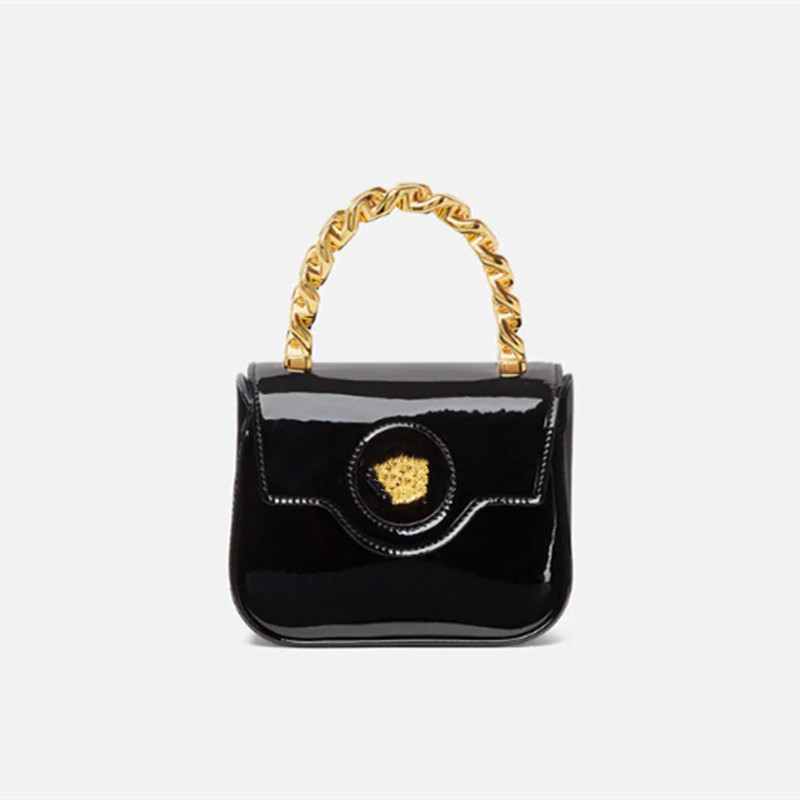 NEW Explosion Women's bags LA handbag MINI BAG Black patent leather crafted Top handle shoulder strap Magnetic button closure chain designer
NEW Explosion Women's bags LA handbag MINI BAG Black patent leather crafted Top handle shoulder strap Magnetic button closure chain designer