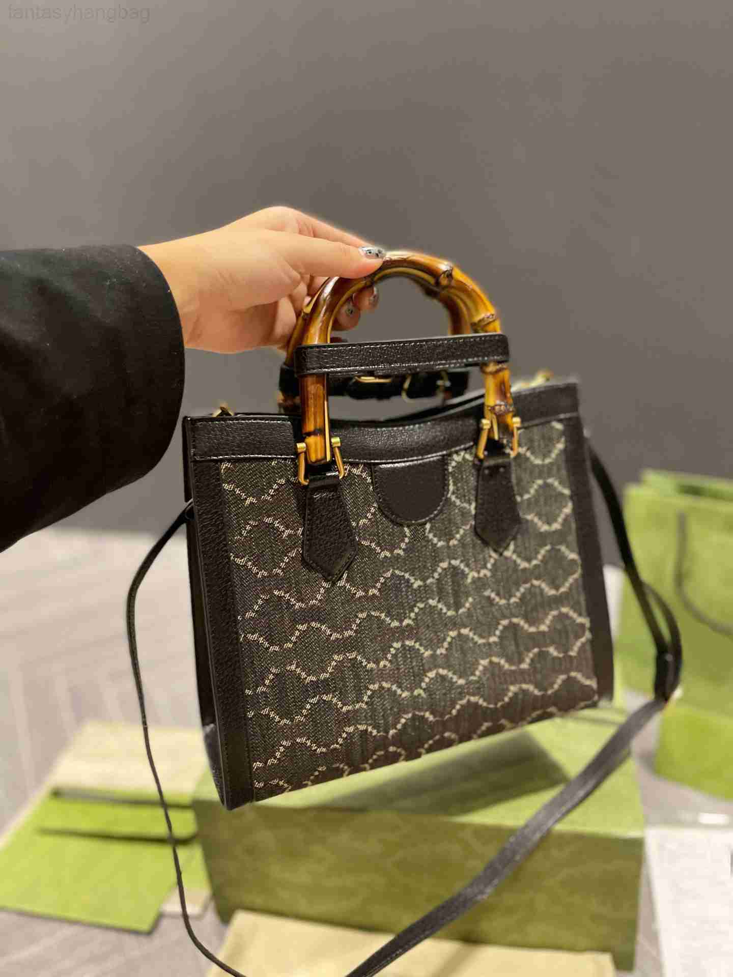 Designer Bags Luxury Handbag Diana Bamboo bag Women Classic Vintage Letter Plaid Pattern Handbags Versatile Fashion Shopping Bag Casual ggity, Customize
Designer Bags Luxury Handbag Diana Bamboo bag Women Classic Vintage Letter Plaid Pattern Handbags Versatile Fashion Shopping Bag Casual ggity, Customize