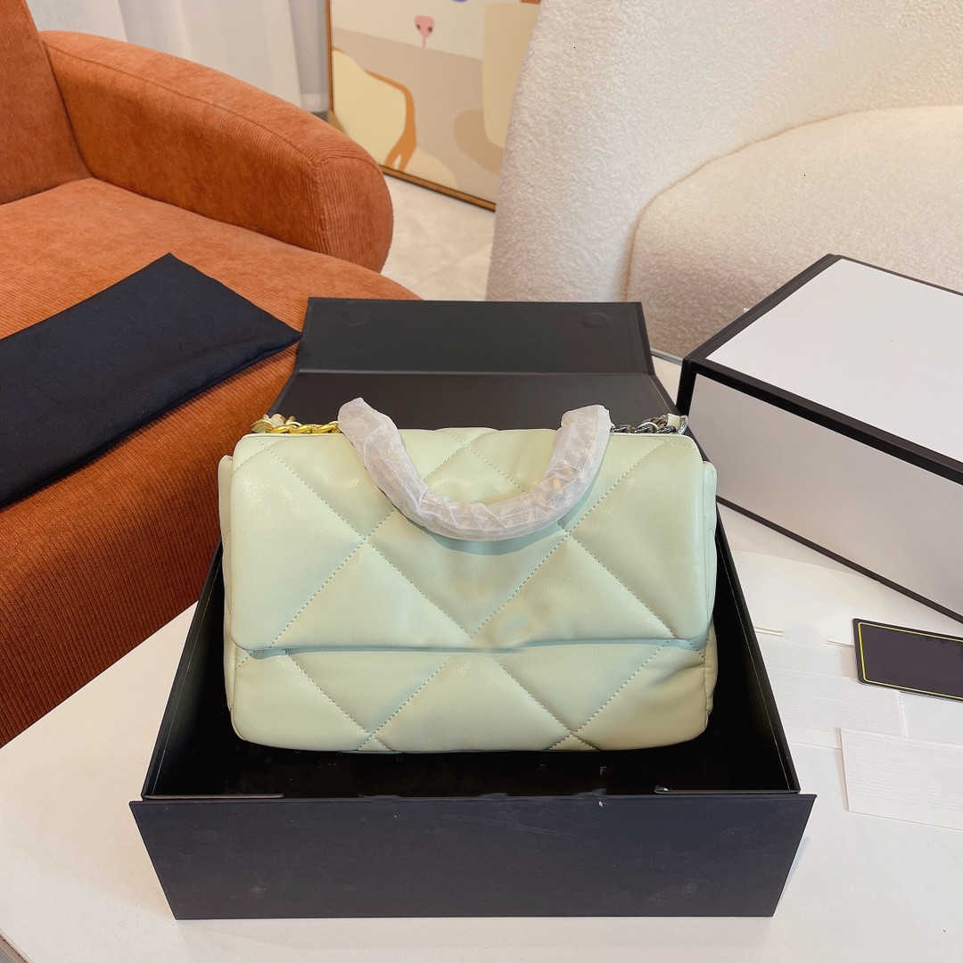 CC Bag Wallets 7 color classic fashion 19 maxi Jumb sheepskin shoulder bag quilted flap cross body purse large capacity gold hardware design, 25cm
CC Bag Wallets 7 color classic fashion 19 maxi Jumb sheepskin shoulder bag quilted flap cross body purse large capacity gold hardware design, 25cm