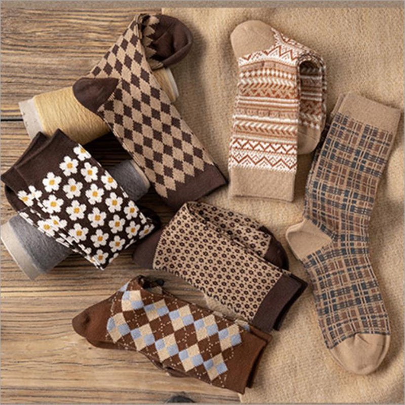 Sox female coffee color warm in autumn and winter thickened Japanese retro college style cone
Sox female coffee color warm in autumn and winter thickened Japanese retro college style cone