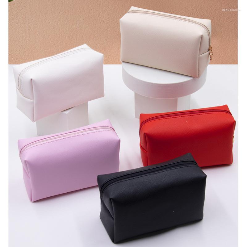 Cosmetic Bags 1 Pc Solid PU Bag For Women Leather Travel Makeup Organizer Toiletries Female Storage Make Up Case, White
Cosmetic Bags 1 Pc Solid PU Bag For Women Leather Travel Makeup Organizer Toiletries Female Storage Make Up Case, White