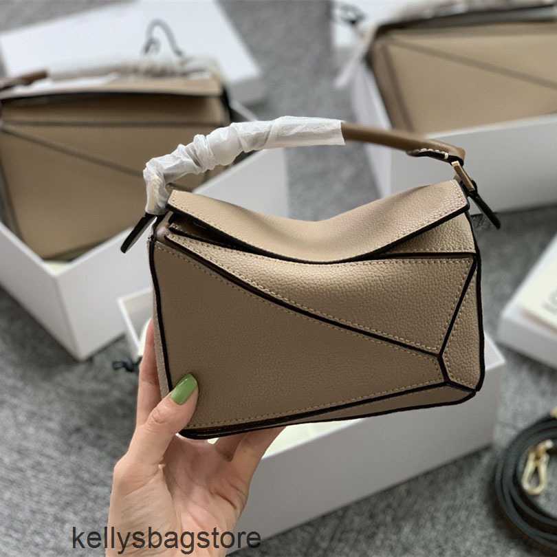 Crossbody One Designer Bag Loews Bags 2023 Texture Nano Puzzles Handbags Mini Splicing Leather Pillow Shoulder Sqwa, Red plain
Crossbody One Designer Bag Loews Bags 2023 Texture Nano Puzzles Handbags Mini Splicing Leather Pillow Shoulder Sqwa, Red plain