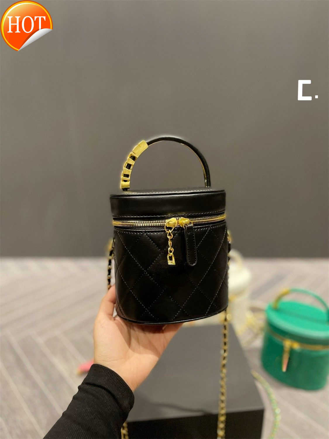 Women's Luxury Designer Handbags 2023 New Fashion Retro Oval Bucket Bag Texture Gold Shoulder Chain Everything Portable Shoulder Bags Factory Direct Sales, Pink
Women's Luxury Designer Handbags 2023 New Fashion Retro Oval Bucket Bag Texture Gold Shoulder Chain Everything Portable Shoulder Bags Factory Direct Sales, Pink