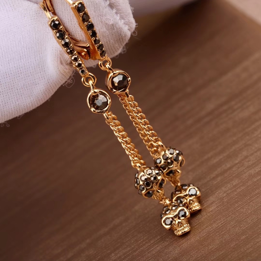 Luxurious Dangle Earring Skeleton 18K Gold plating ladies Black Crystal Skull Pendant Earrings Ear Studs ME4 --05 Designer Jewelry Gift
Luxurious Dangle Earring Skeleton 18K Gold plating ladies Black Crystal Skull Pendant Earrings Ear Studs ME4 --05 Designer Jewelry Gift
