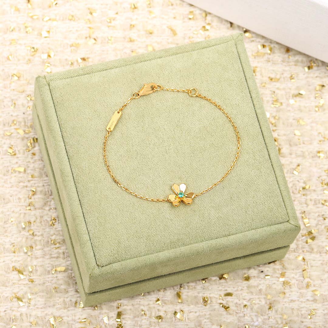 2022 Luxury quality charm pendant bracelet with green and fuchsia damond in three colors plated have stamp box PS7373A
2022 Luxury quality charm pendant bracelet with green and fuchsia damond in three colors plated have stamp box PS7373A