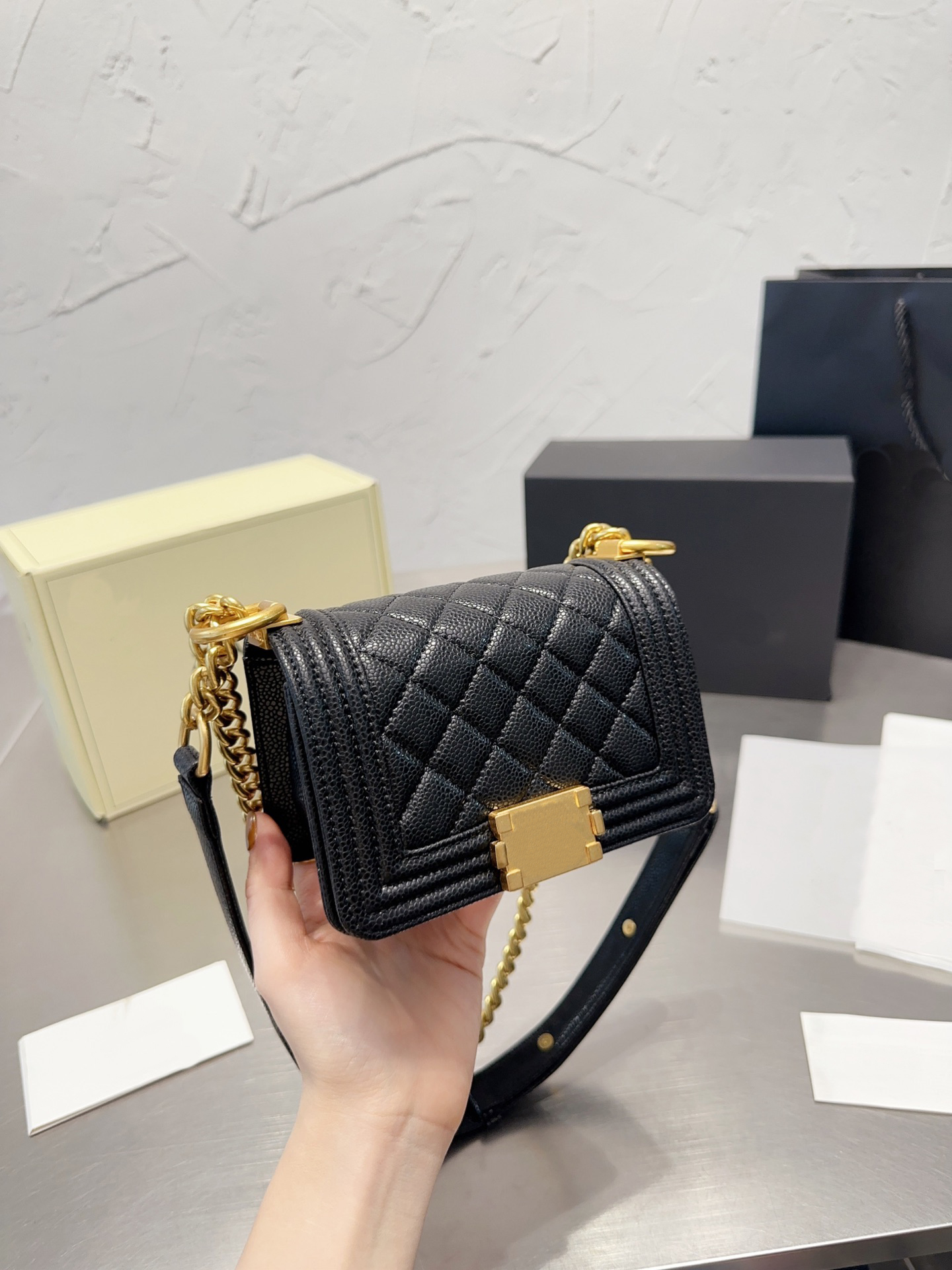 TZ 22A le boy bags mini litchi calfskin diamond quilted handbag luxury designer hardware metal chain with gold buckle flap shoulder bag fashion lady crossbody bags, Black
TZ 22A le boy bags mini litchi calfskin diamond quilted handbag luxury designer hardware metal chain with gold buckle flap shoulder bag fashion lady crossbody bags, Black