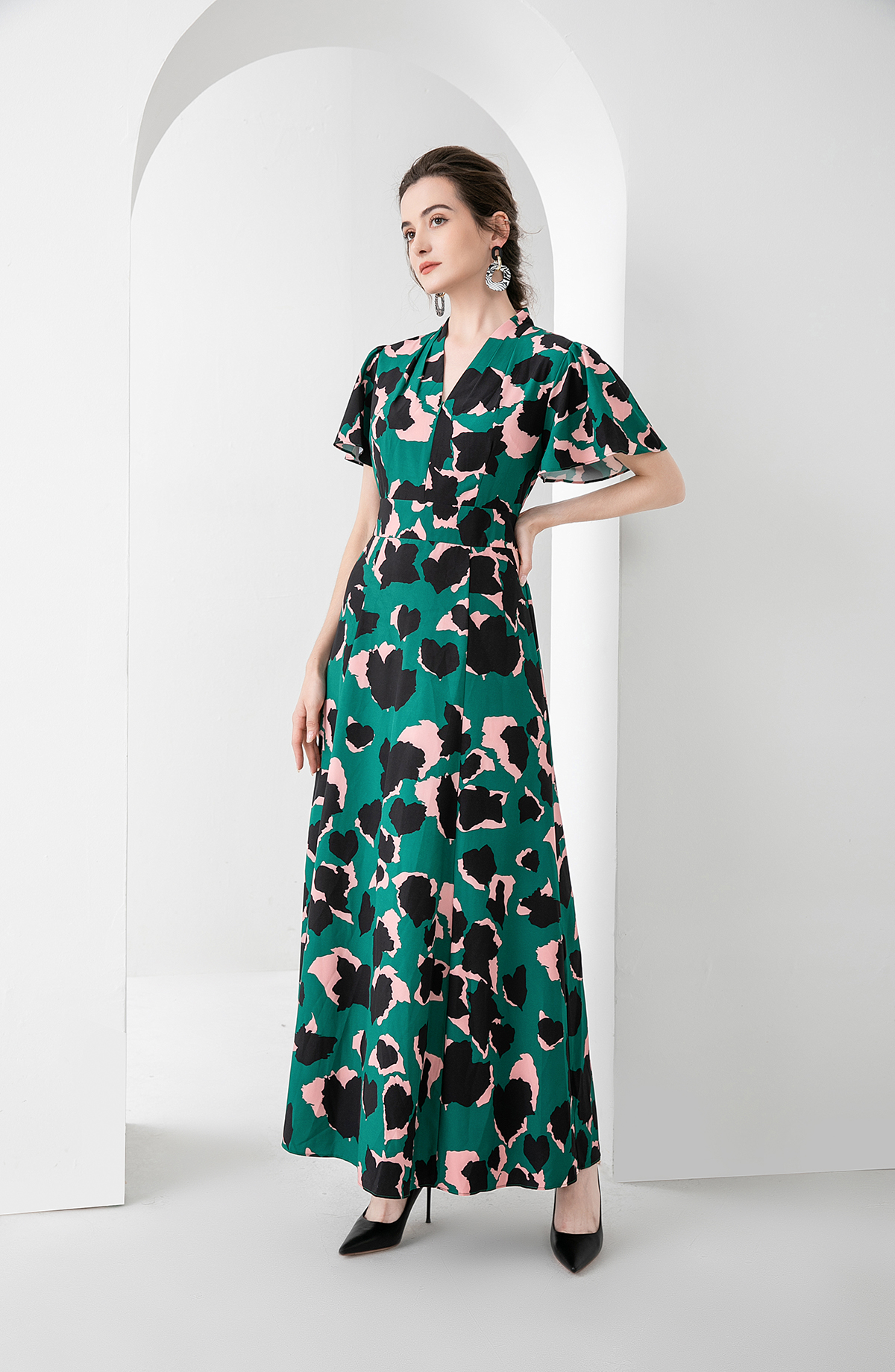 Dresses European and American style summer V-neck catwalk women's new fashion camouflage print big skirt, Green
Dresses European and American style summer V-neck catwalk women's new fashion camouflage print big skirt, Green