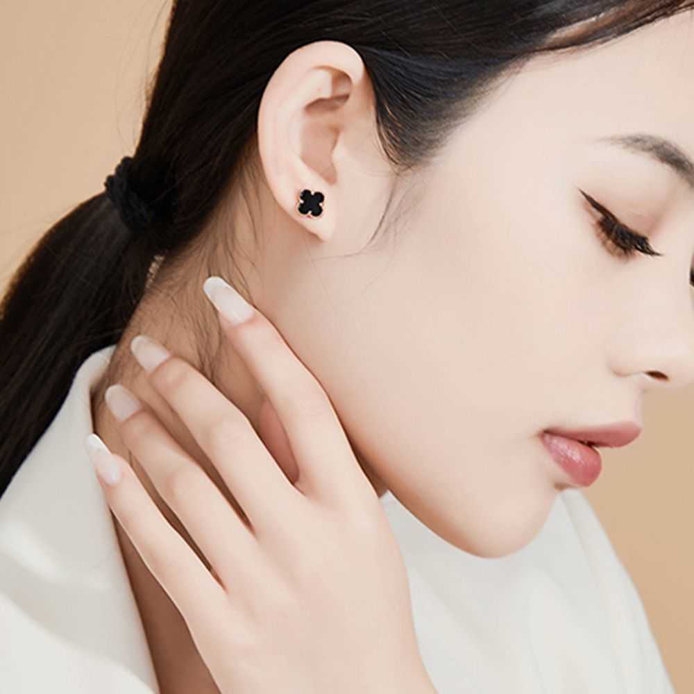 Designer vann clover earrings Four leaf clover earrings S925 silver Lucky 18K little Valentine's Day
Designer vann clover earrings Four leaf clover earrings S925 silver Lucky 18K little Valentine's Day