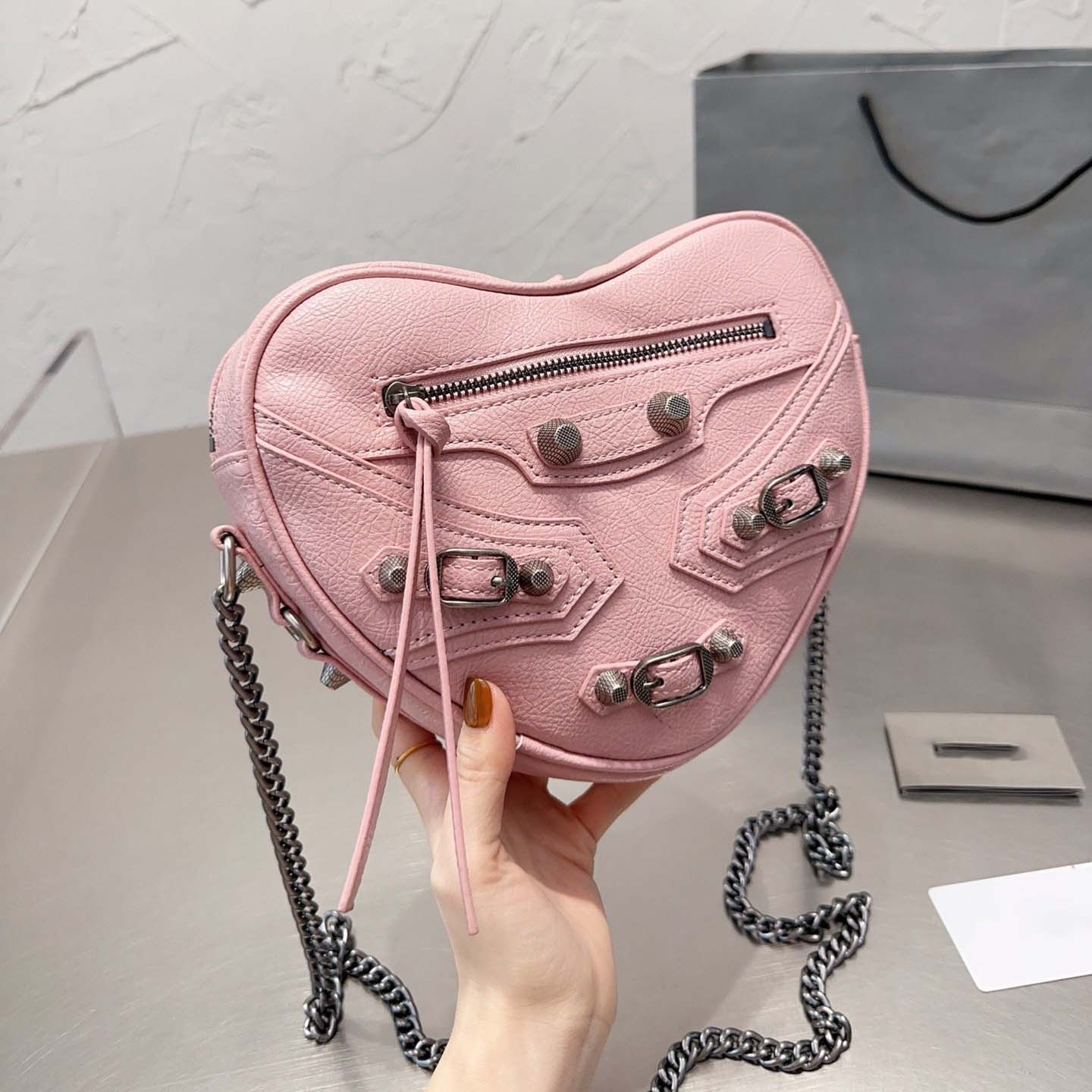 Bags Designer Totes Bag Women Handbag Classic Imitation Luxury Brand Splicing Solid Color Paris Motorcycle Style Shoulder Bag Fashion Leather Zipper Party Wallet, Color1
Bags Designer Totes Bag Women Handbag Classic Imitation Luxury Brand Splicing Solid Color Paris Motorcycle Style Shoulder Bag Fashion Leather Zipper Party Wallet, Color1