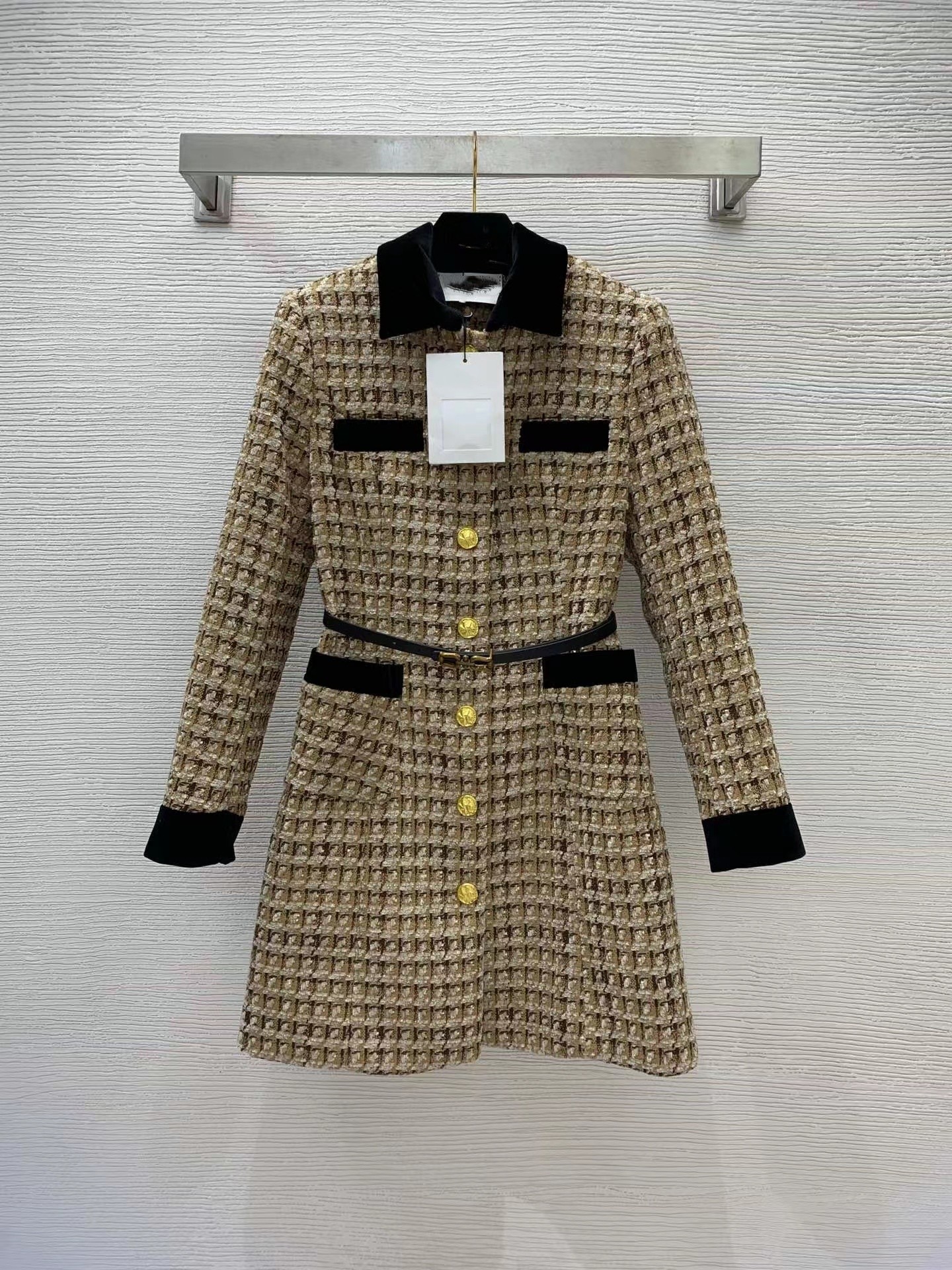 Milan Runway Jackets 2022 New Women' Trench Coats Autumn Winter Lapel Neck Long Sleeve Casual Women' Outerwear 1207-6, Picture color
Milan Runway Jackets 2022 New Women' Trench Coats Autumn Winter Lapel Neck Long Sleeve Casual Women' Outerwear 1207-6, Picture color