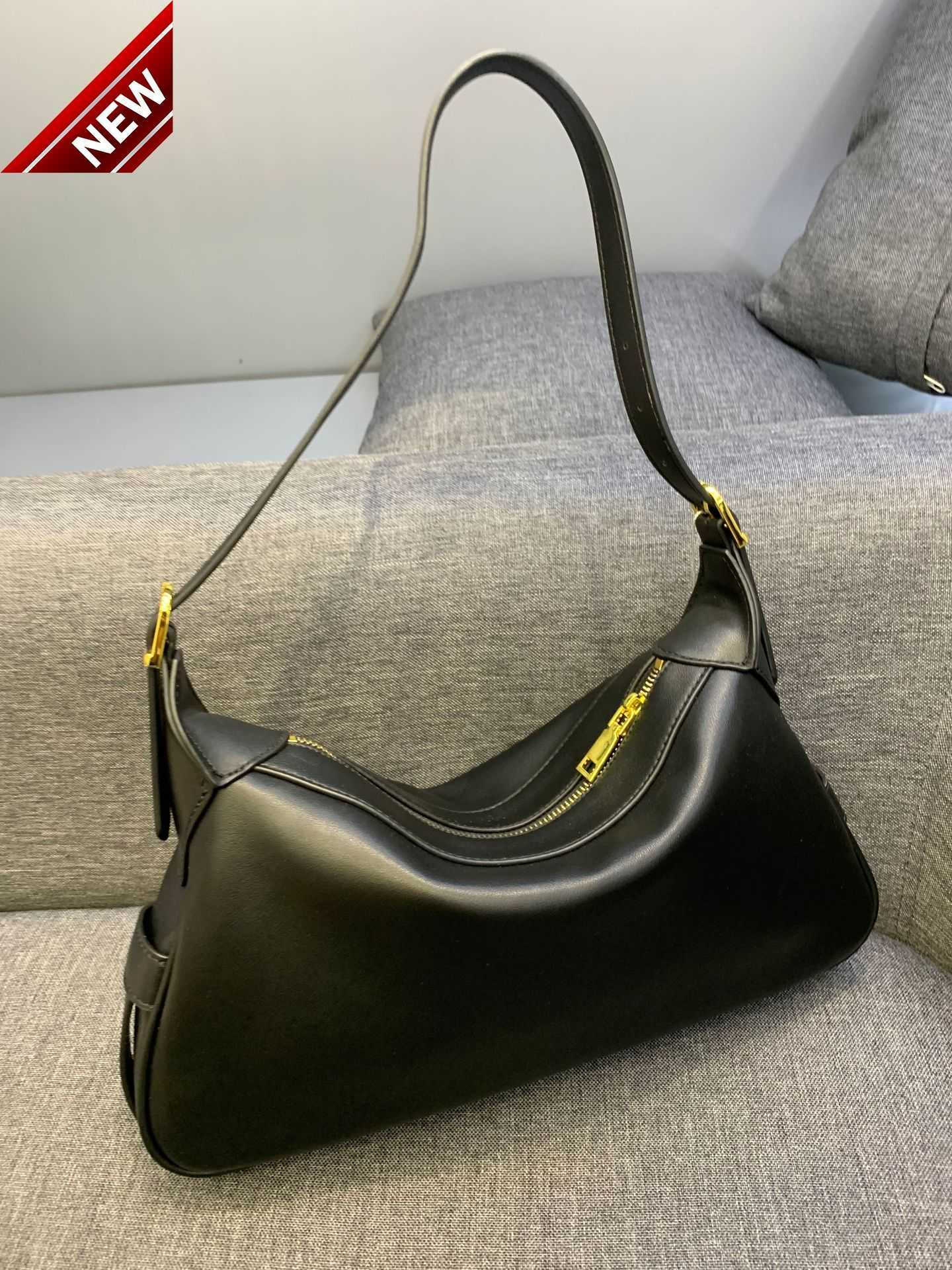 Women's Designer Bags New Cowhide Armpit Triumphal Arch Hand Bill of Lading Shoulder Factory Direct Sales, White6
Women's Designer Bags New Cowhide Armpit Triumphal Arch Hand Bill of Lading Shoulder Factory Direct Sales, White6