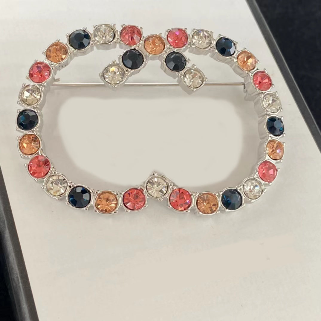 2022 new style letters brooch colored diamond rhinestone brass material fashion elegant delicate jewelry
2022 new style letters brooch colored diamond rhinestone brass material fashion elegant delicate jewelry