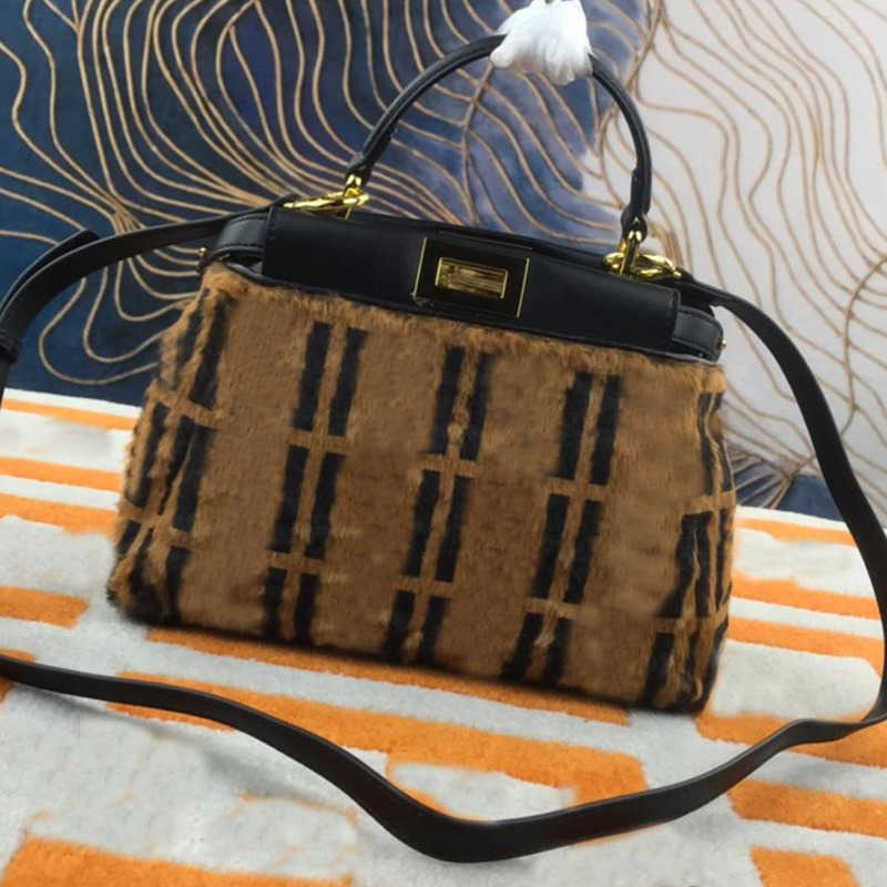 Shoulder Bags Handbag Chain Messenger Crossbody Purse Fashion Fluffy Embroidered Words Letter Printing Hasp Gold Hardware designer Women, Box
Shoulder Bags Handbag Chain Messenger Crossbody Purse Fashion Fluffy Embroidered Words Letter Printing Hasp Gold Hardware designer Women, Box