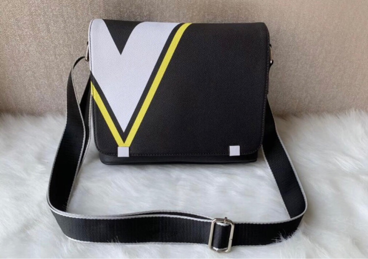 Luxury Men Shoulder Crossbody Bag Famous Plaid Leather Retro Fashion Women Messenger Bags 3-in-1 Sling Bag Purse Patchwork handbags, Withlogo
Luxury Men Shoulder Crossbody Bag Famous Plaid Leather Retro Fashion Women Messenger Bags 3-in-1 Sling Bag Purse Patchwork handbags, Withlogo