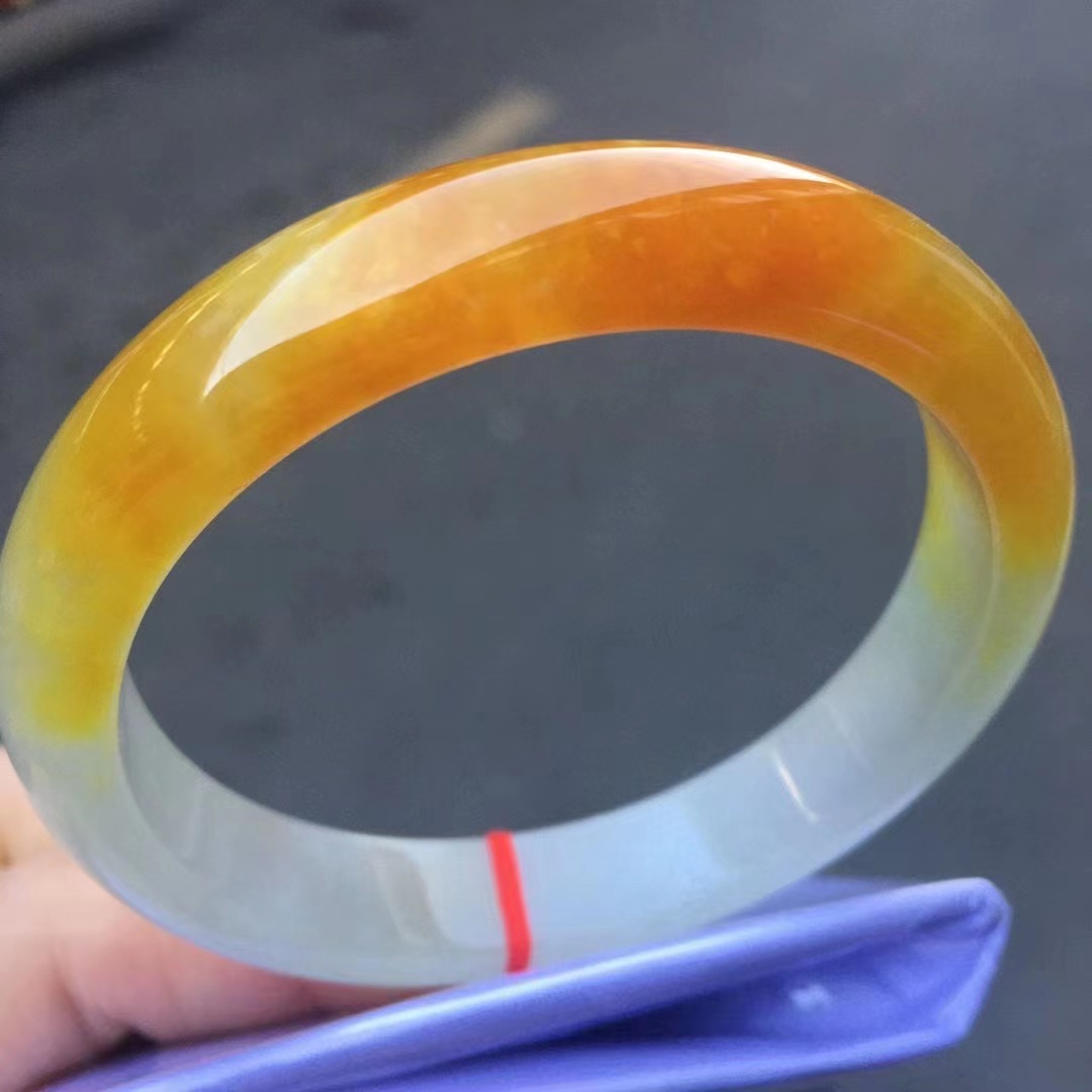 Newest rare Natural Yellow and white Bracelet Exquisite Ice Handring High-qualietya Jade Hanging Perfect Bangles Fine Jewelry
Newest rare Natural Yellow and white Bracelet Exquisite Ice Handring High-qualietya Jade Hanging Perfect Bangles Fine Jewelry
