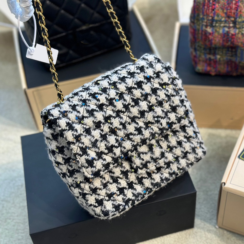 22K Womens Designer Houndstooth Tweed Quilted Bags Gold Metal Hardware Matelasse Chain Crossdbody Shoulder Handbags With Serial Number Purse 19X17CM, Box
22K Womens Designer Houndstooth Tweed Quilted Bags Gold Metal Hardware Matelasse Chain Crossdbody Shoulder Handbags With Serial Number Purse 19X17CM, Box