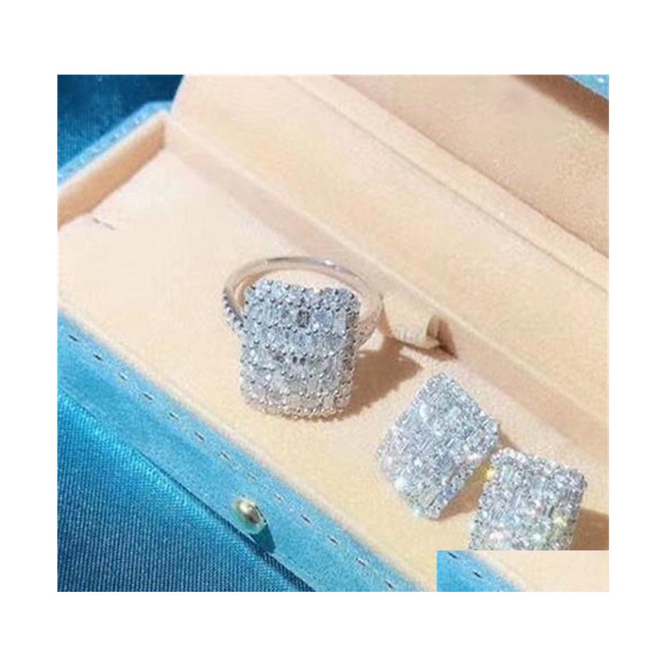 With Side Stones Sparkling Luxury Jewelry Unique Fine 925 Sterling Sier Fl T Princess Cut White Topaz Cz Diamond Women Wedding Band Dhruf
With Side Stones Sparkling Luxury Jewelry Unique Fine 925 Sterling Sier Fl T Princess Cut White Topaz Cz Diamond Women Wedding Band Dhruf