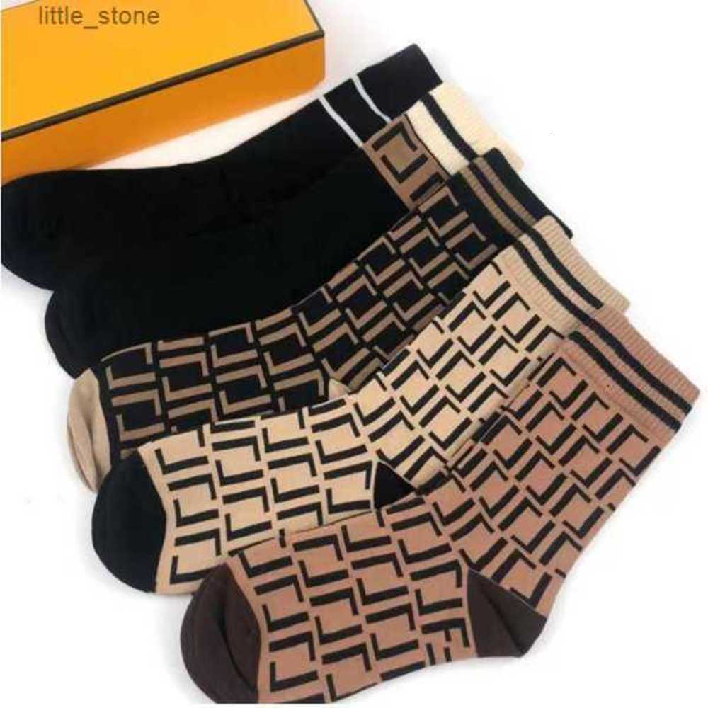 Men's Socks Designer Mens Womens Five Pair Luxe Sports Winter Mesh Letter Printed Sock Embroidery Cotton Man Woman with Box6ty9, 5 double belt box
Men's Socks Designer Mens Womens Five Pair Luxe Sports Winter Mesh Letter Printed Sock Embroidery Cotton Man Woman with Box6ty9, 5 double belt box