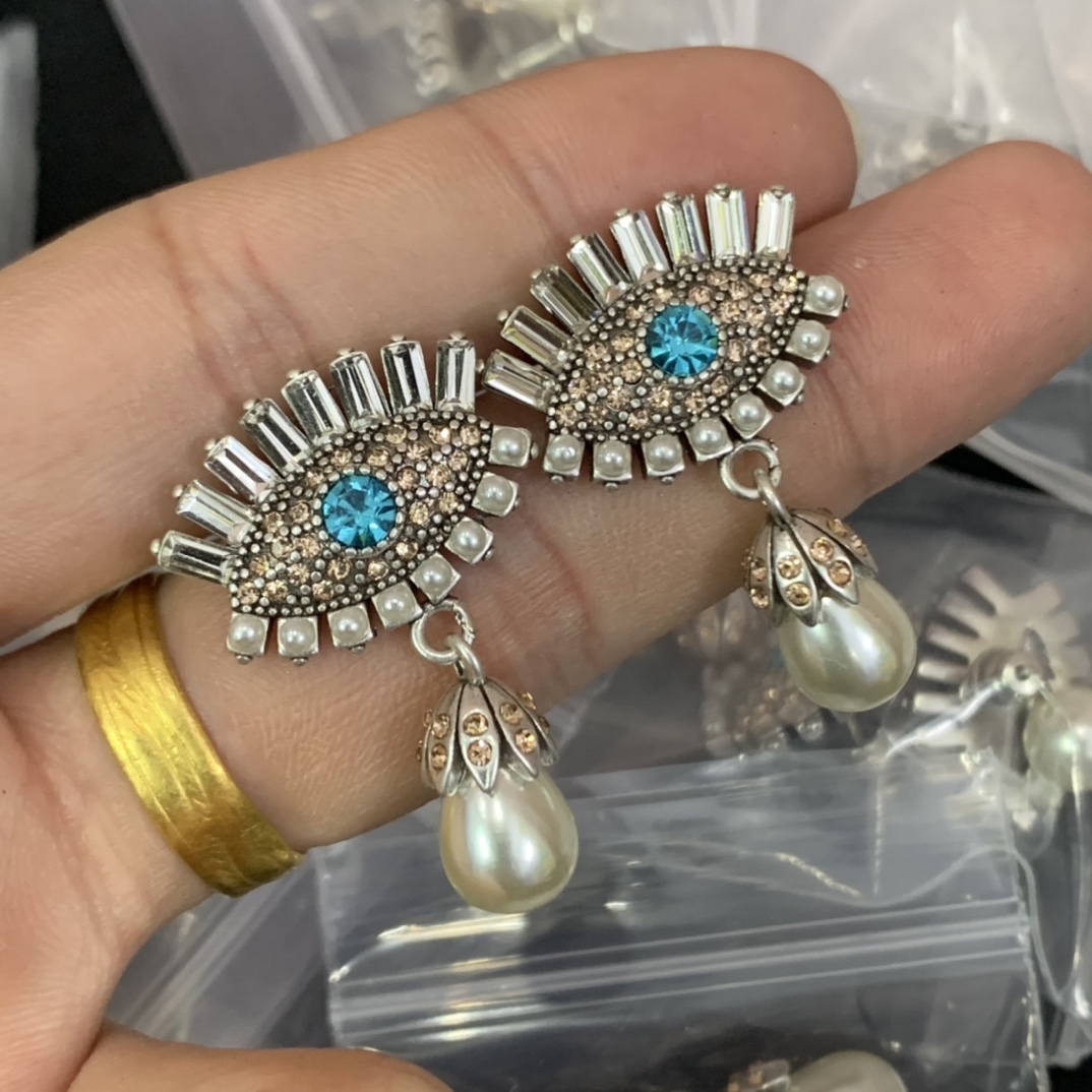 Treason payment Women Dangle Earrings Skull Devil's Eye Pearl Pendant ladies Earring studs ME2 --02 Designer Jewelry Gift
Treason payment Women Dangle Earrings Skull Devil's Eye Pearl Pendant ladies Earring studs ME2 --02 Designer Jewelry Gift