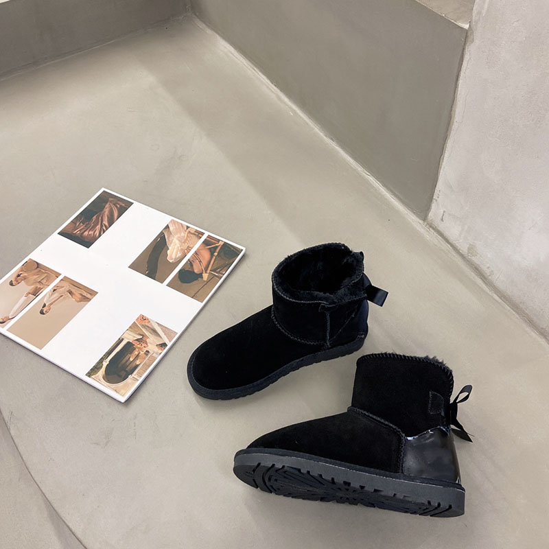 Luxury designer winter slippers with builtin fluff soft comfortable and warm specially designed for fashionable women very beautiful nice, No.1
Luxury designer winter slippers with builtin fluff soft comfortable and warm specially designed for fashionable women very beautiful nice, No.1