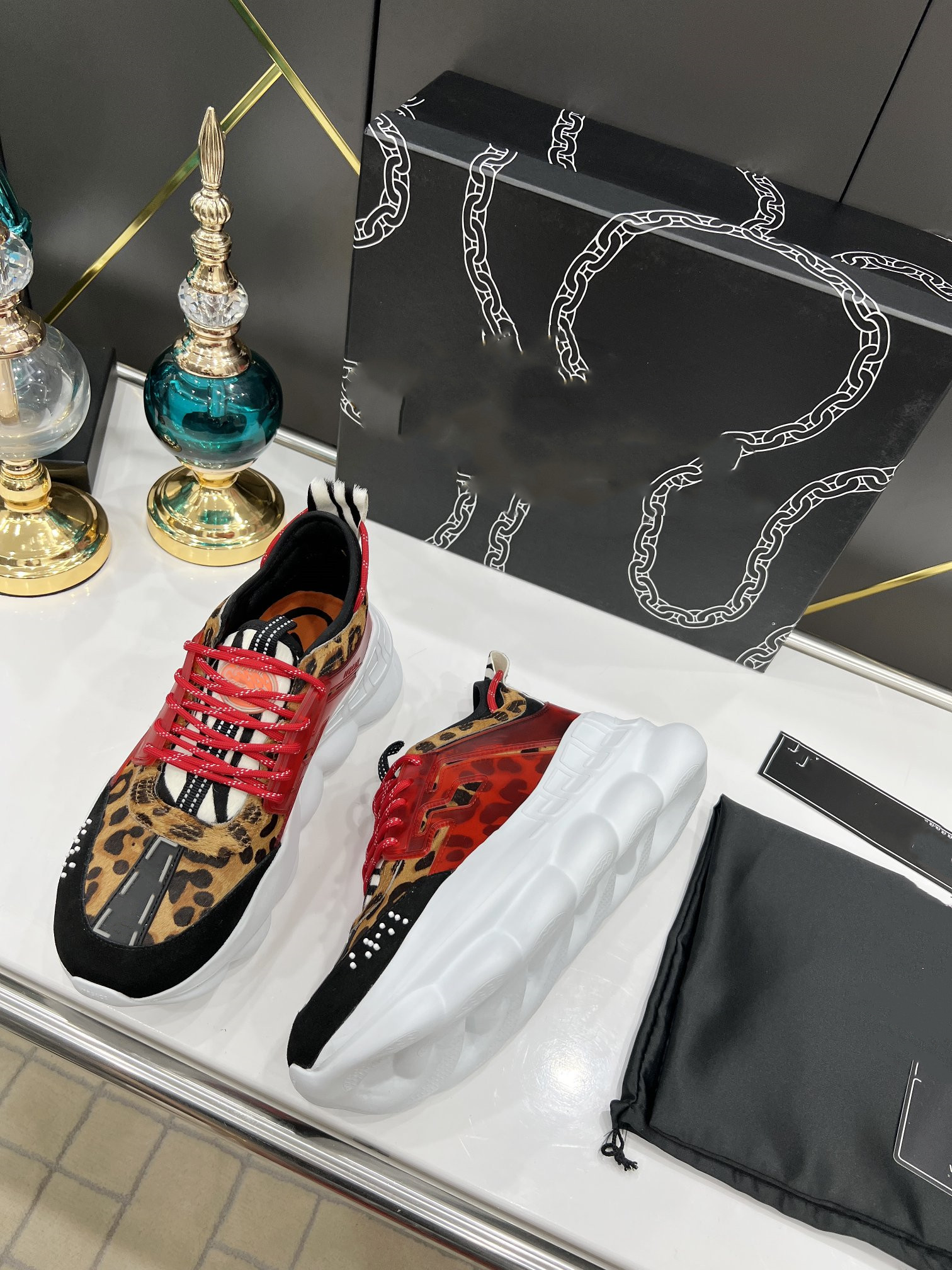 Chain Reaction Luxury Reflective height Men Casual Shoes designer sneakers triple black white multi-color suede red blue yellow fluo tan women quality Trainer
Chain Reaction Luxury Reflective height Men Casual Shoes designer sneakers triple black white multi-color suede red blue yellow fluo tan women quality Trainer